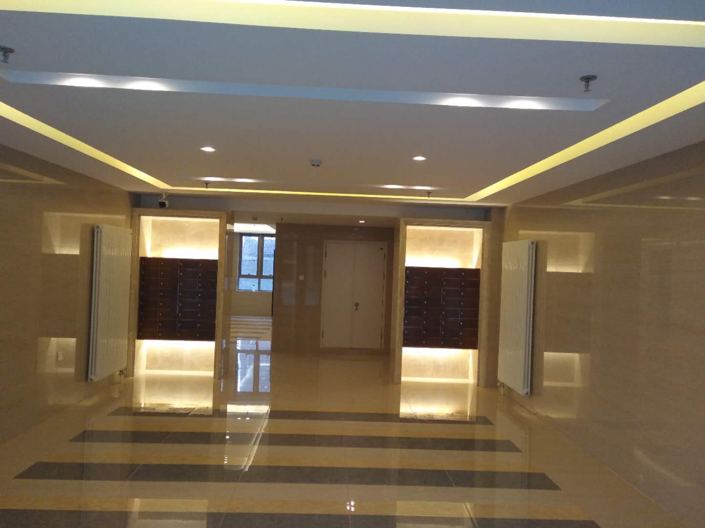 热烈祝贺空港国际1#楼顺利交业主